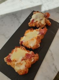 Croissants de jam&oacute;n serrano y queso 3,20&euro;