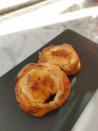 Empanadillas de cebolla y queso 3,10€