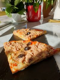 Porción de pizza Atún 3,50€